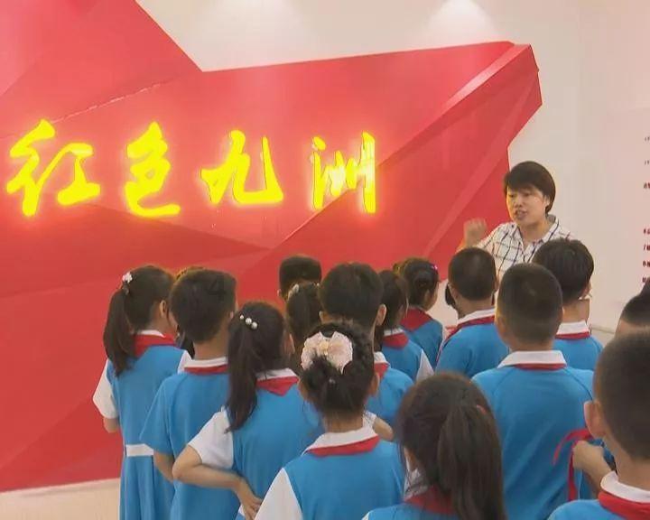 逃离黑白系房屋